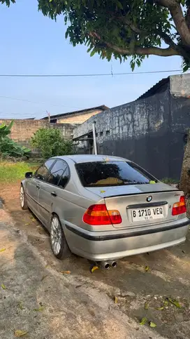 BMW 318i 2003 Bensin