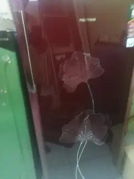 Kulkas 1 pintu Polytron model tempate glass pasir putih sawangan