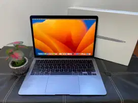 MACBOOK AIR M1 2020
MACOS VENTURA
RAM 8GB/256GB
LAYAR 13
CC 148 BH 99%