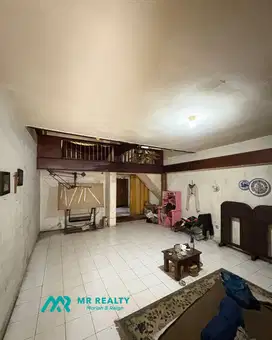 Dijual Rumah Tua Bentuk ngantong L di Batu Sari Kebon Jeruk