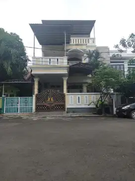 Rumah Luas Siap huni di Bulevard Hijau Harapan indah Bekasi