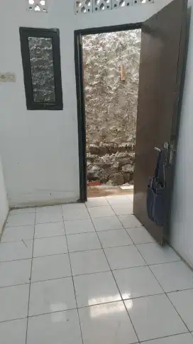 Rumah disewakan 30 meter ke Jln. Ciputat Raya Pondok Pinang