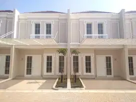 DIJUAL  Rumah 2 Lantai Bergaya American Classic di Millenium City