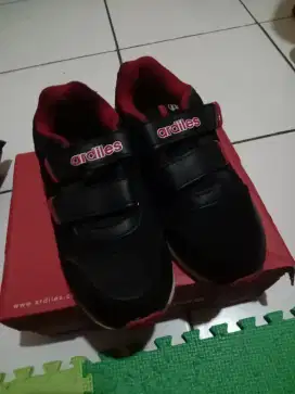 Sepatu ardiles anak uk 33 msh baru