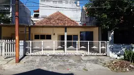 Rumah Lebar Komersial di Tengah Sota Surabaya, Jalan Padmosusastro