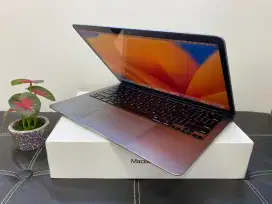 MACBOOK AIR M1 2020
MACOS VENTURA
RAM 8GB/256GB
LAYAR 13
CC 282 BH 86%