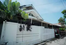 Rumah Asri Semi Furnish Di Jalan Bahagia Dekat Margacinta Park Bandung