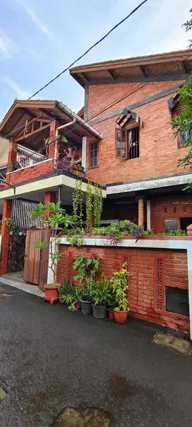 Dijual Rumah Siap Huni Sangat asri & Nyaman 2 lantai di Bekasi Kota