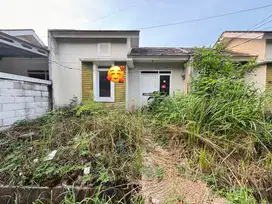 Dijual rumah standart lingkungan ramai depan lapangan atap baja ringan