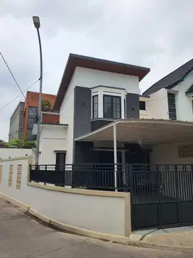 Rumah hoek ciwastra margacinta baru renovasi siap huni