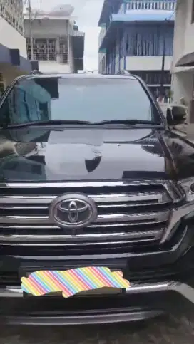 Land Cruiser 200 full spec diesel 2017
