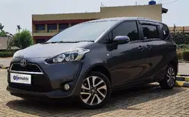 TDP 7,JT Toyota Sienta 1.5 V Bensin-AT Abu-Abu 2016
