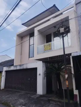 Dijual Villa di Jl. Cempaka Belakang Multatuli