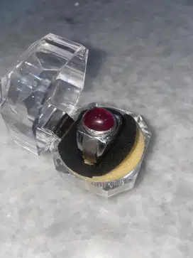 Cincin perak batu ruby