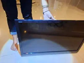 TV SHARP 32 INCH. AQUOS. BAGUS MULUS model Le.