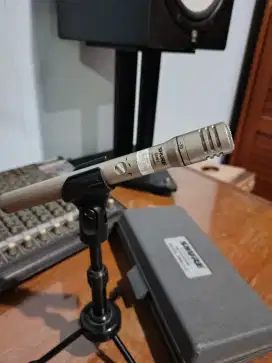 SHURE SM81 - condensor microphone
