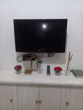TV LG 32 inch + set top box
