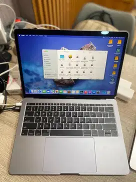 Macbook Pro 2017. 8/ 256