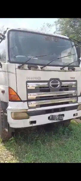 Hino 700 dump tronton 2011
