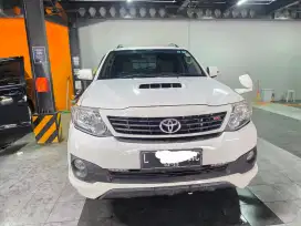 Fortuner VNT TRD 2015 putih ist