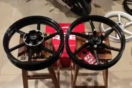Jual Velg RCB hitam palang 6 UK.rim 17 untuk ninja rr second like new