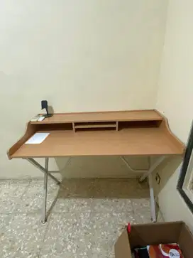 Meje Belajar dan Kursi