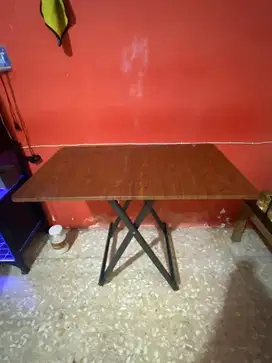 Meja Makan Lipat dan Kursi Lipat