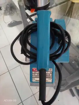 Alat serut kayu Makita