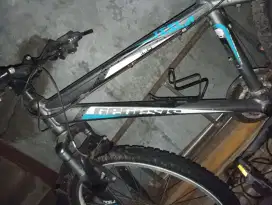 Sepeda Genesis tesla