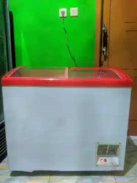 dijual cepat freezer kaca