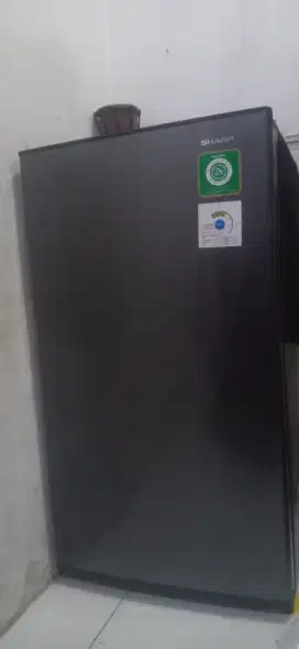 Dijual kulkas 1pintu sharp