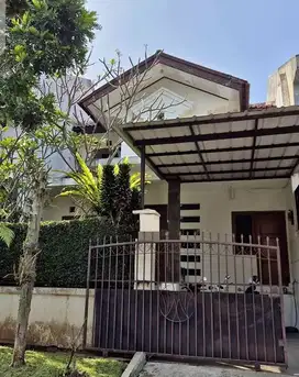 Rumah Terawat Siap Huni Dalam Komplek Nyaman Setraduta Bandung.