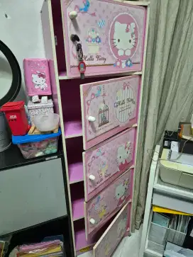 Lemari buku  hello kitty