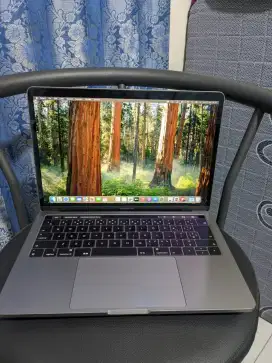 MacBook Pro 2018 i7 _16/2 TB