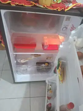 Di jual kulkas 1 pintu merk sharp