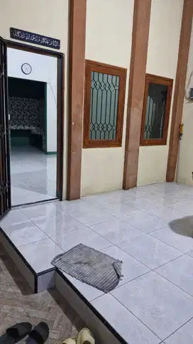 Disewakan pertahun tidak bisa bulanan rumah di Simprug Poris 2 kamar