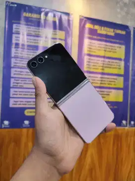 Samsung Z Flip 5 5G 8/512 mulus fullset original. TT juga bisa