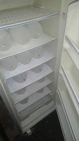 FREZER  6 RAK TOSIBA .NORMAL