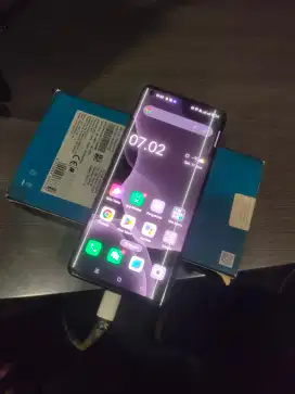 Oppo Reno 4 pro 8,/256gb minus garis saja