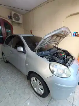 Nissan march 2011 AT