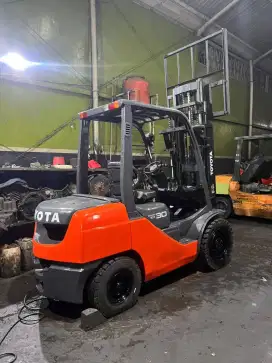 Forklift Toyota 3 Ton,Manual,Tiang 4,5 Meter,1DZ-II,8FD30,Tahun 2019