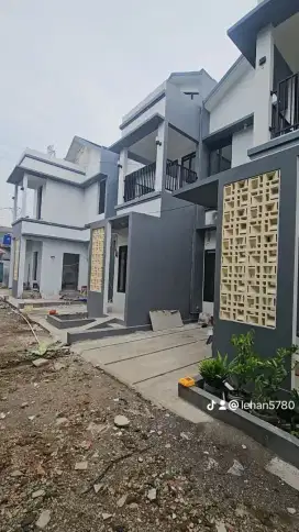 Rumah Murah 2 Lantai Nempel Jalan Raya Utama