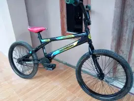 SEPEDA BMX 20. NOKEN MULUS KOKOH SIAP PAKAI, LOKASI KEMILING, NEGO.