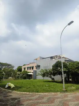 Kavling siap bangun view golf hoek di kawasan premium modernland