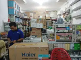 MELAYANI SERVICE AC / BONGKAR PASANG AC