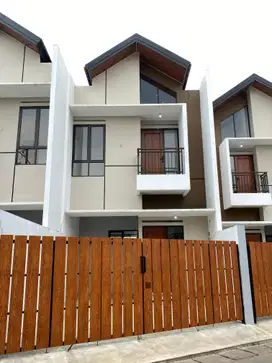 Rumah 2 lantai siap huni lokasi strategis dekat stasiun rawabuntu