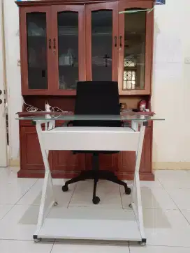 Meja dan Kursi Kantor