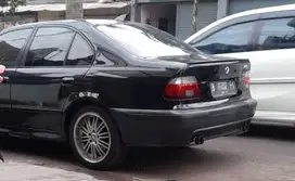 BMW 520i 2003 Bensin