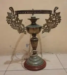 lampu meja kuningan