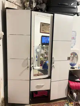 Lemari bekas 3 pintu